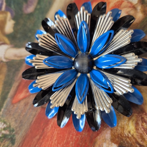 Blue and Black Floral Metal Brooch - Picture 2 of 8